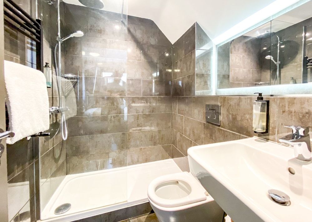 Almondsbury Inn & Lounge Deluxe Room 5