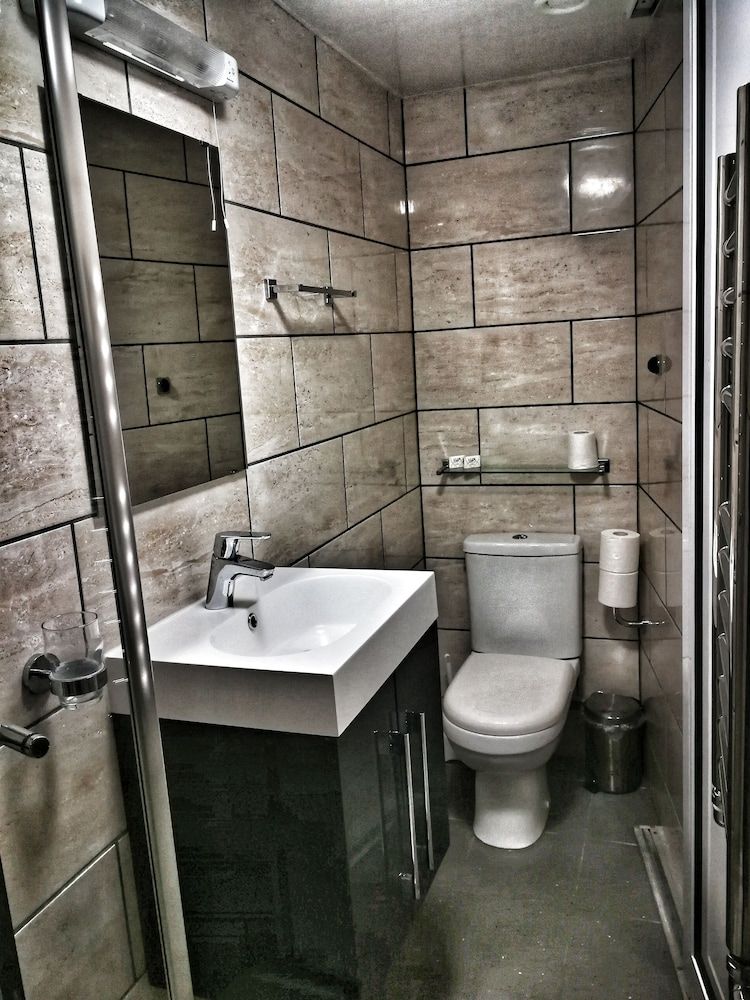 Central Hotel Standard Double Room, Ensuite 9