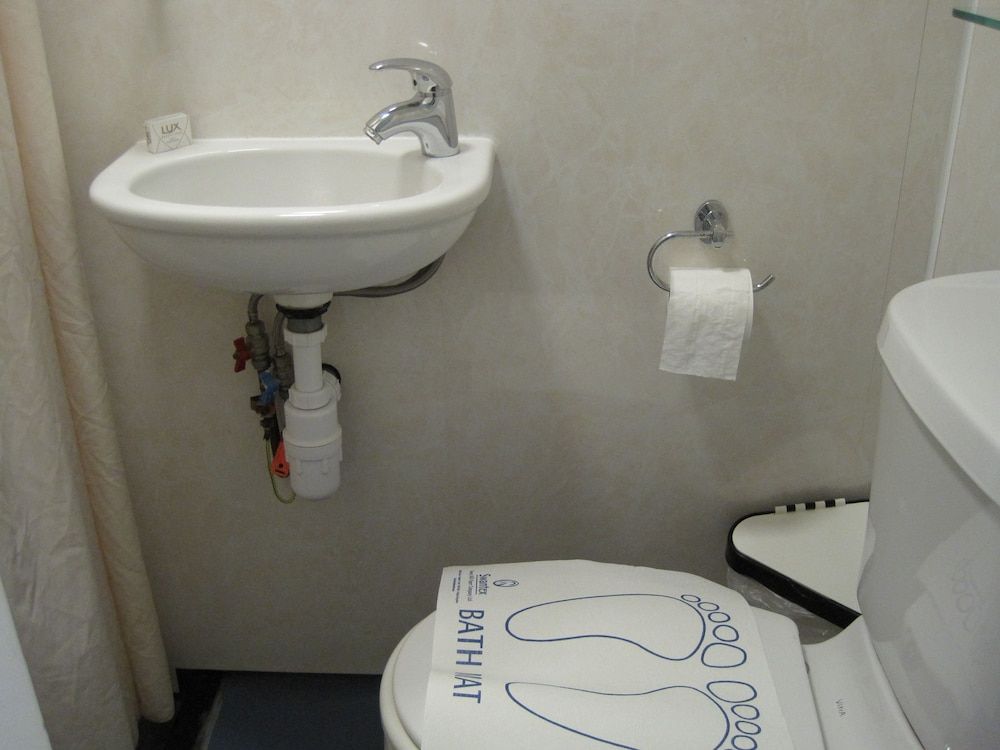 Central Hotel Standard Double Room, Ensuite 8