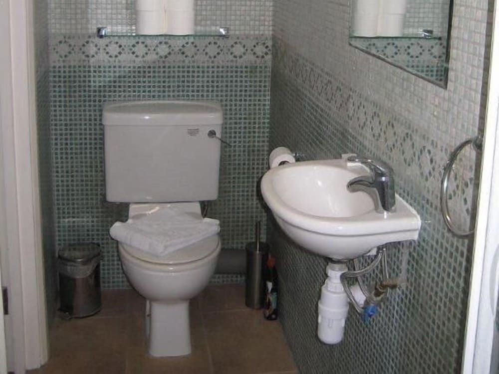 Central Hotel Standard Double Room, Ensuite 10