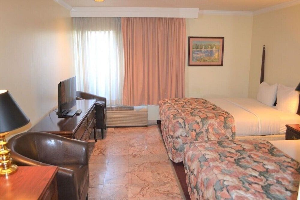 Merced Inn and Suites Standard Room, 2 Queen Beds, Smoking