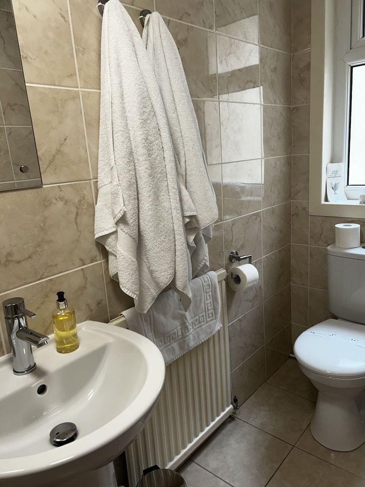 The Inglewood Hotel Double Room, Ensuite (small) 10