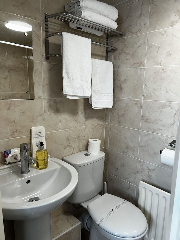 The Inglewood Hotel Double Room, Ensuite (small) 11