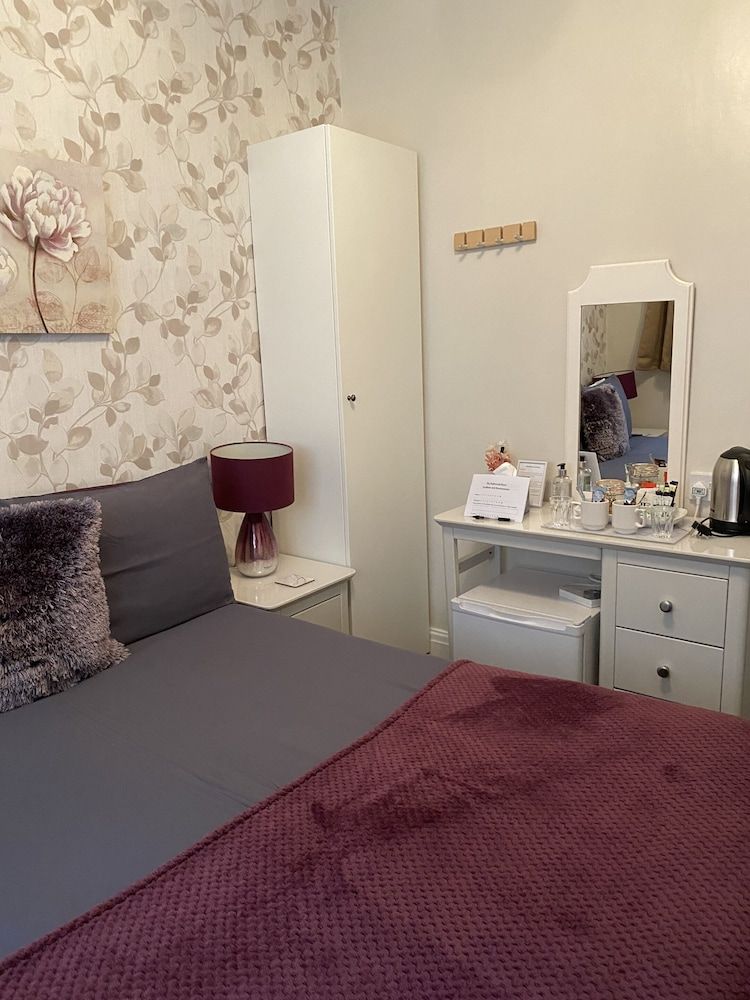 The Inglewood Hotel Double Room, Ensuite (small) 14