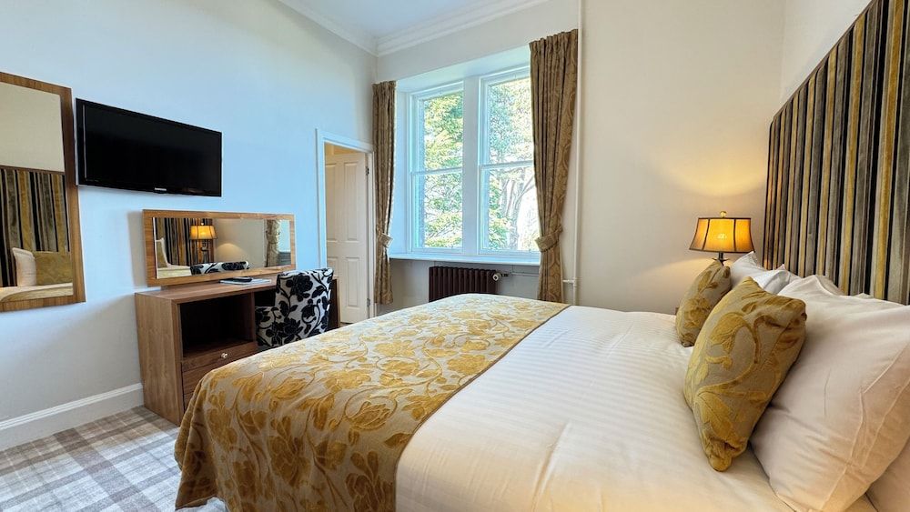 Superior Room, Connecting Rooms (Black Isle)