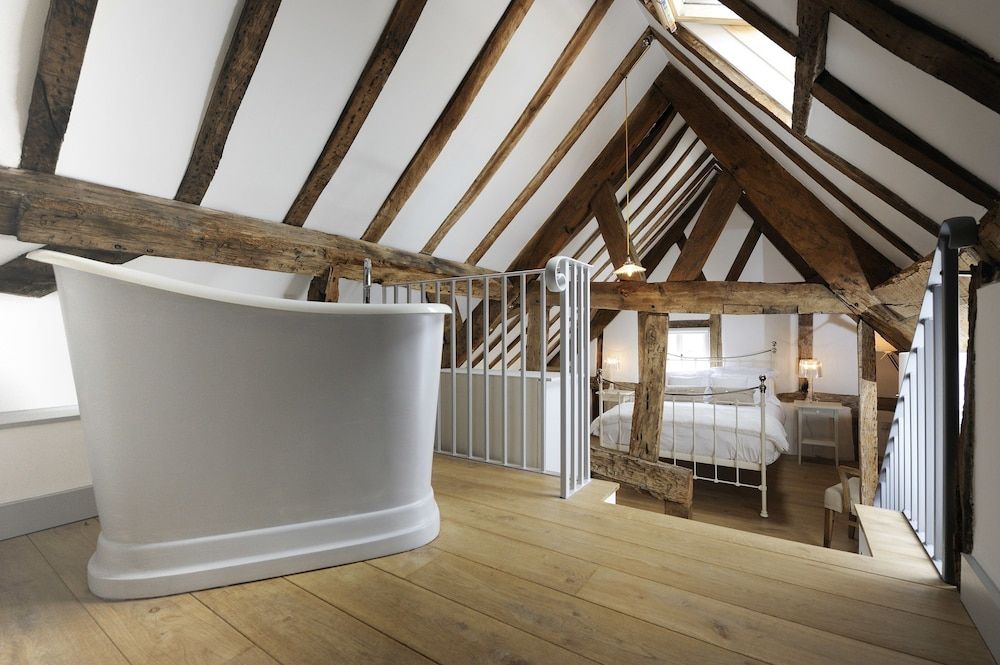 Lion and Pheasant Hotel Room (Loft) 6