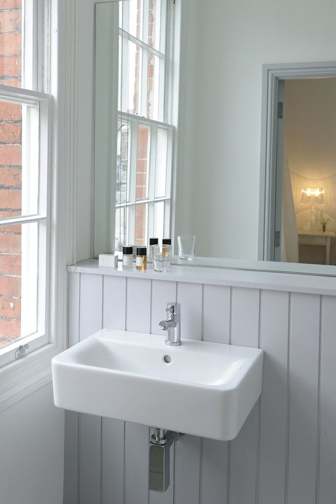 Lion and Pheasant Hotel Room (Loft) 5