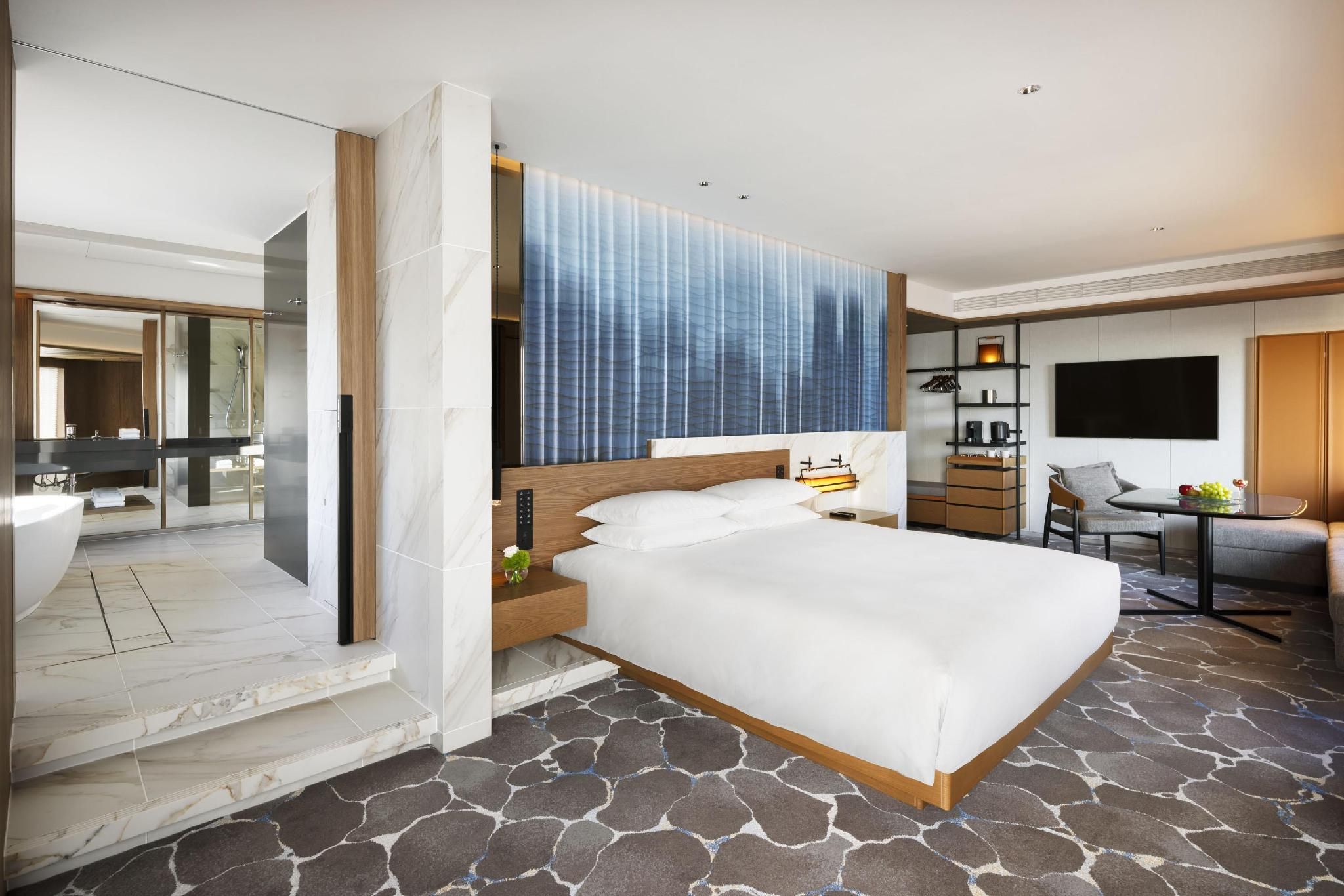 undefined Hyatt Regency Tokyo 6