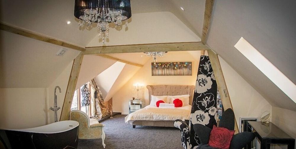 HILLS FARM STAYS Honeymoon Suite 5