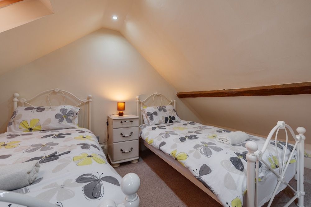HILLS FARM STAYS Luxury Cottage, 2 Bedrooms