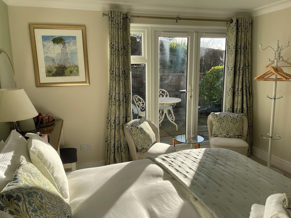 Castlecroft Double Room 10