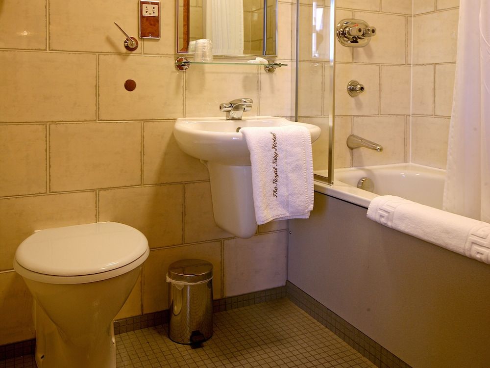 The Royal Toby Hotel Twin Room 2