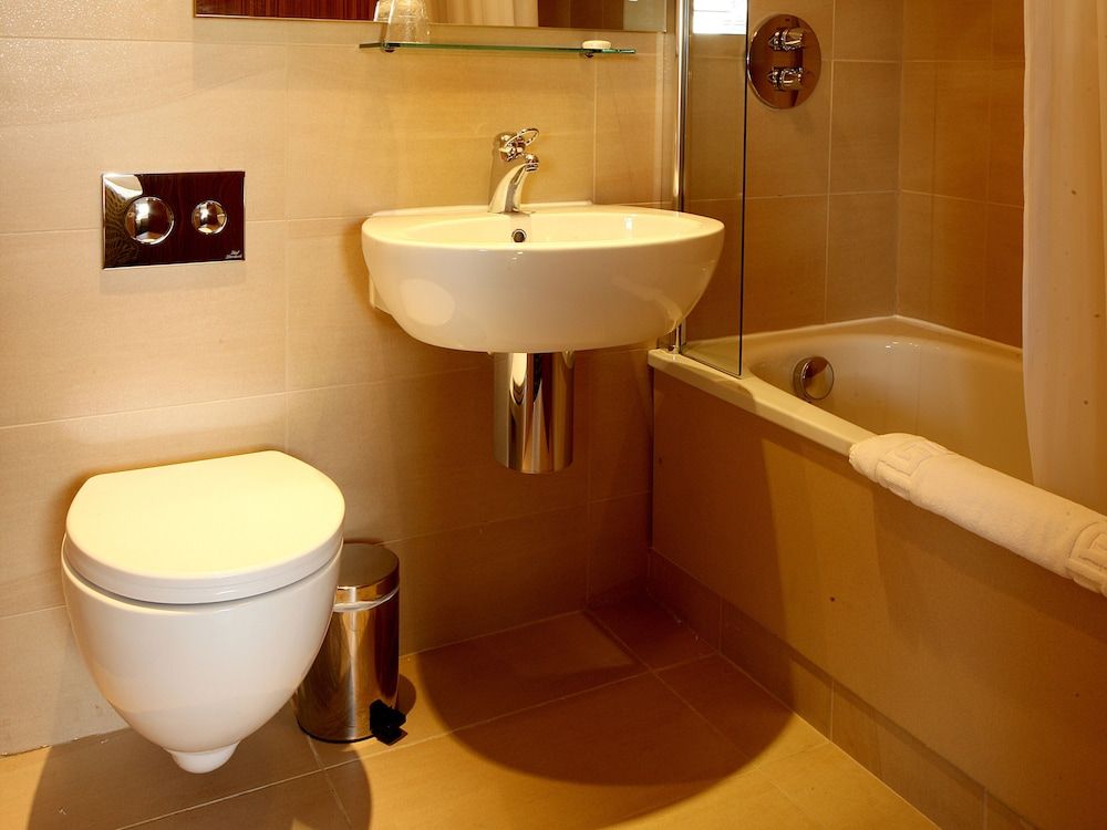 The Royal Toby Hotel Deluxe Room 2