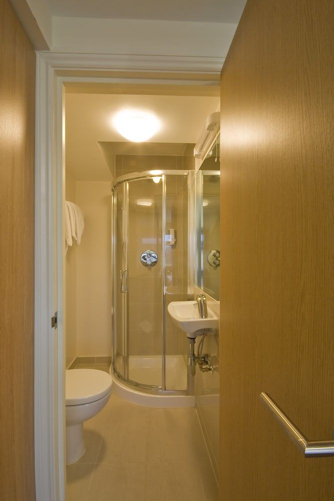 undefined Queens Hotel 10