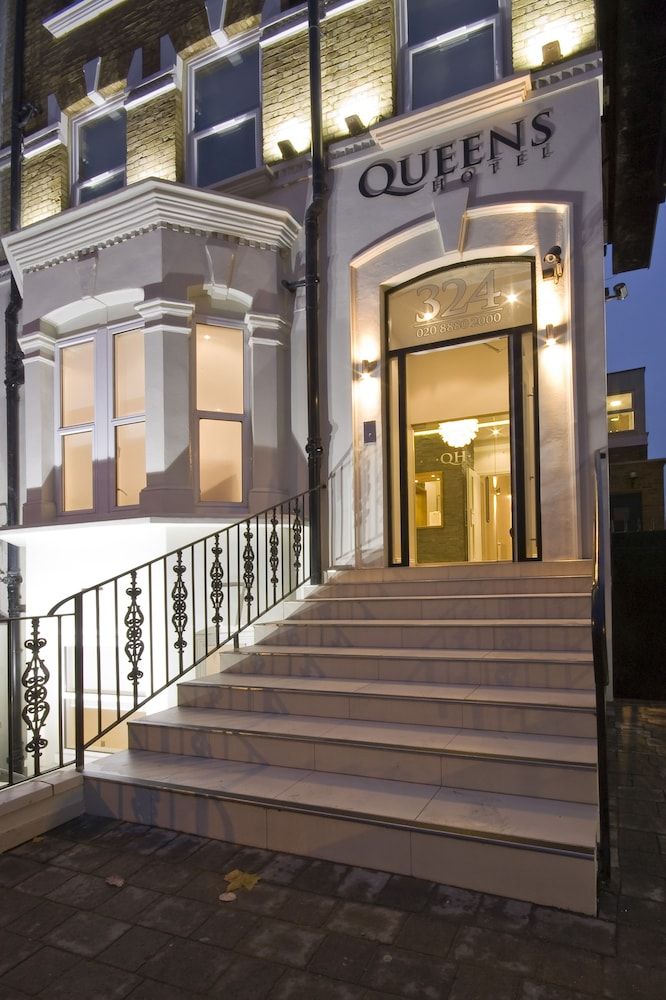 undefined Queens Hotel 6