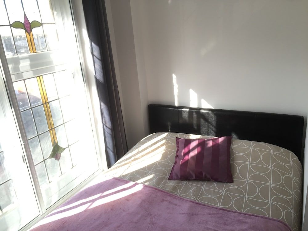Whitechapel Guest House Deluxe Apartment, 3 Bedrooms, Balcony, City View 2
