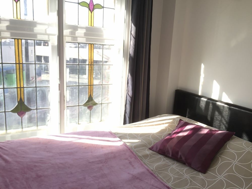 Whitechapel Guest House Deluxe Apartment, 3 Bedrooms, Balcony, City View 3