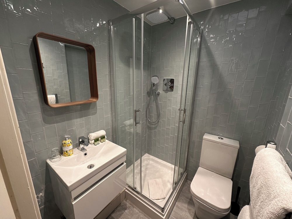 The Valentine Townhouse Hotel Standard Double Room, Ensuite, City View 2