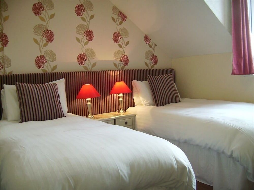 Twin Room, Private Bathroom (Shower Only )