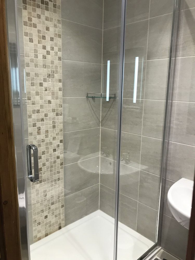 Glendale Guest House Penrith Deluxe King Room, Ensuite 2