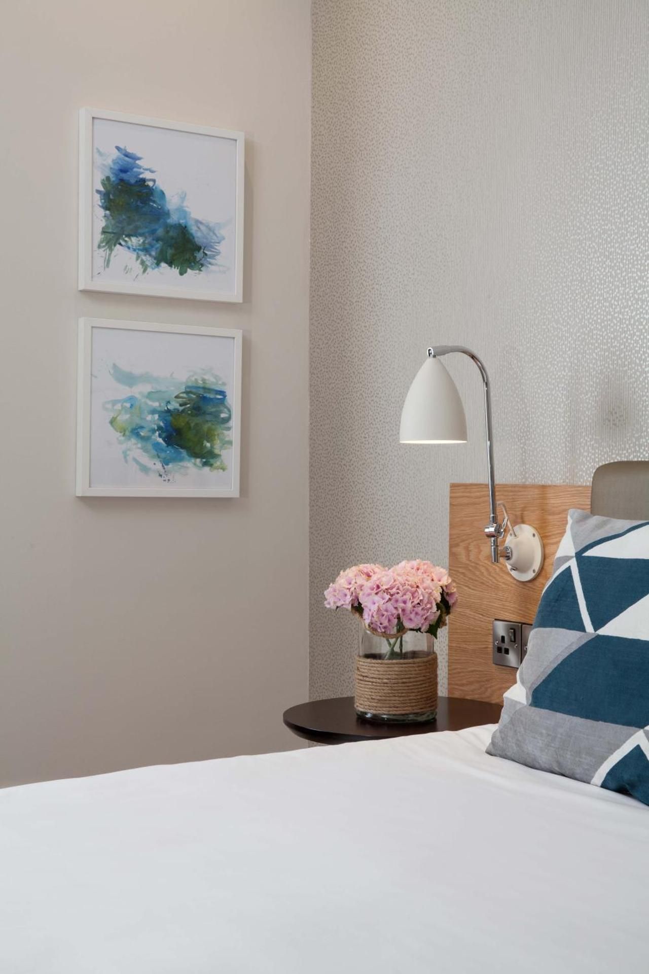 The Orchid Hotel Deluxe Single Room 3