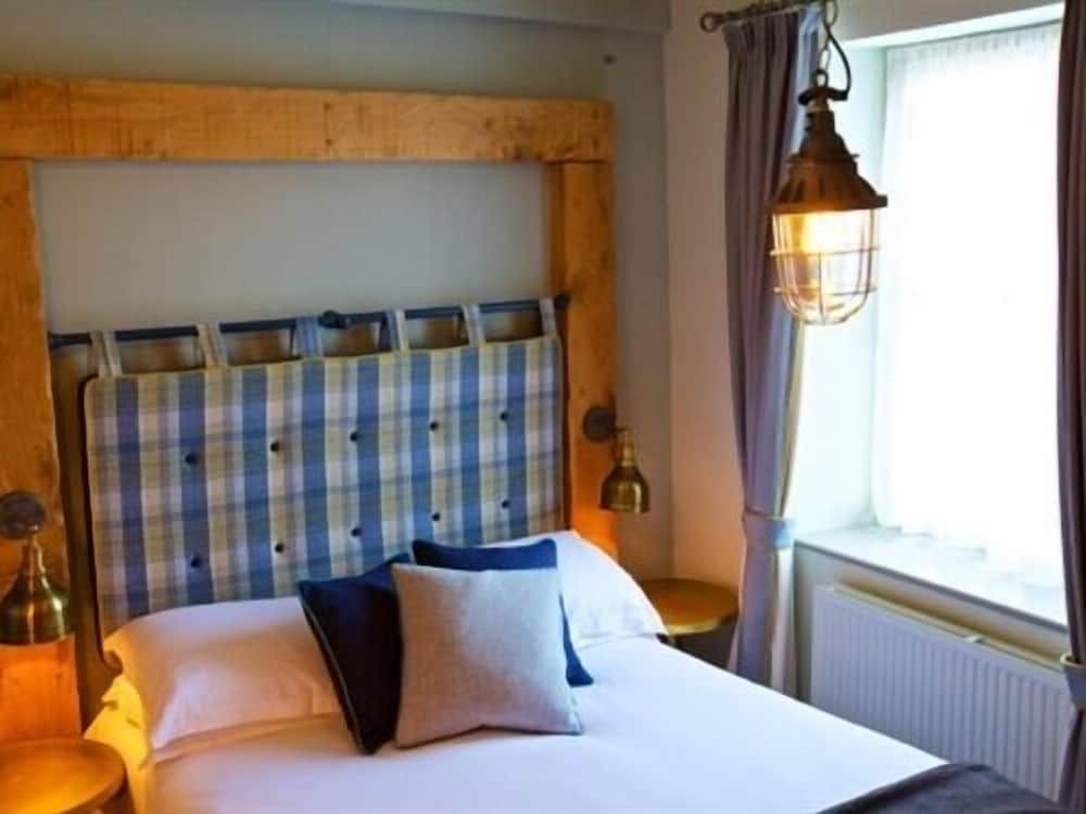 Woodstock Arms Deluxe Double Room, Ensuite 2
