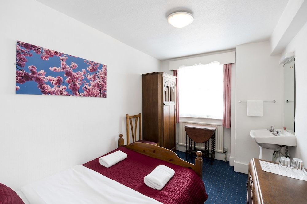 St Athans Hotel Double room with shared bathroom