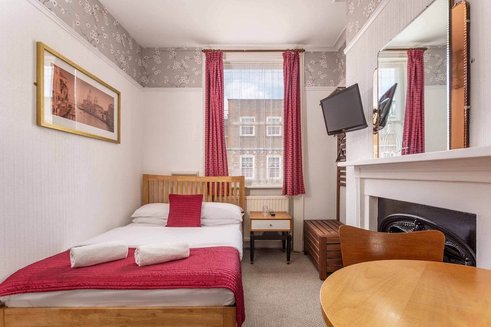 St Athans Hotel Double room with shared bathroom 2