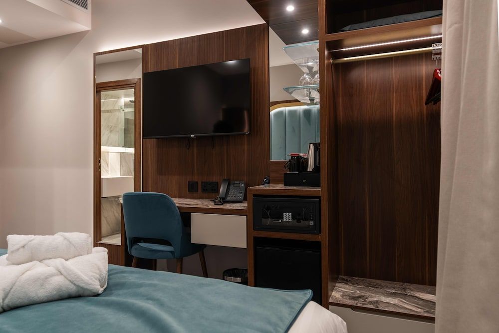 St. Mark Hotel Deluxe Double or Twin Room 9