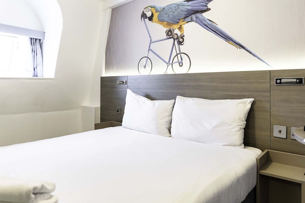 Heeton Concept Hotel Kensington Lite Double Room 2