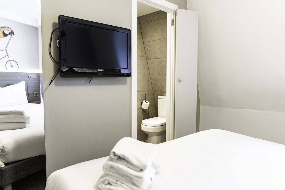 Heeton Concept Hotel Kensington Lite Double Room 3