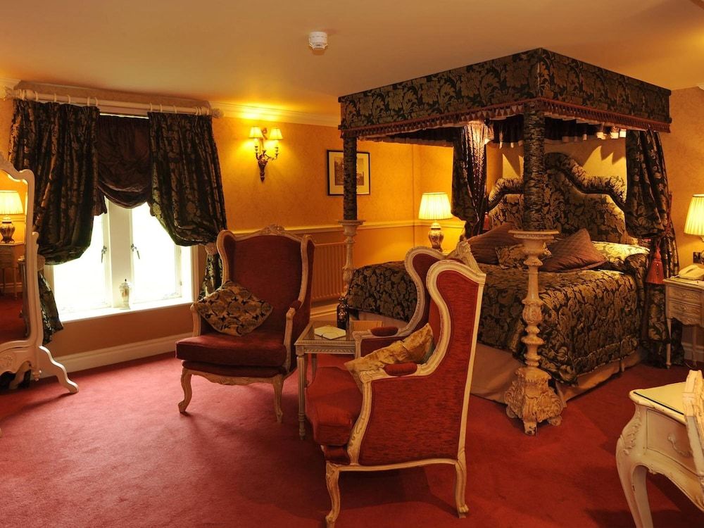 Courtyard Feature room