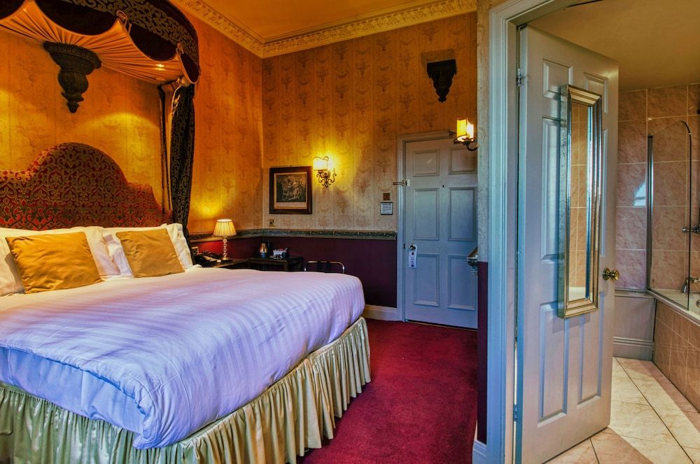 Castle Classic Room