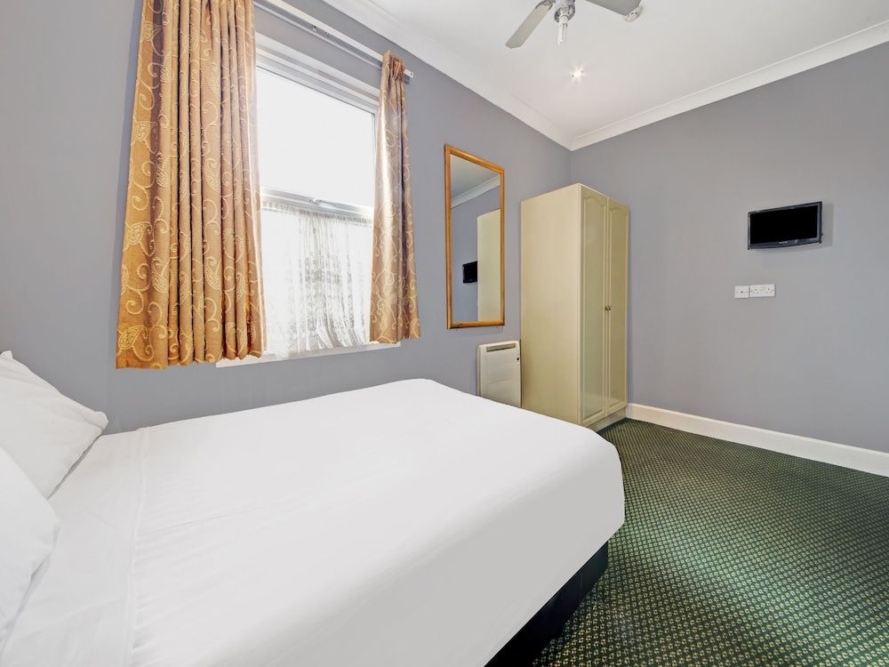 OYO Bostons Manor Hotel, Hanwell London Standard Double Room, 1 Double Bed