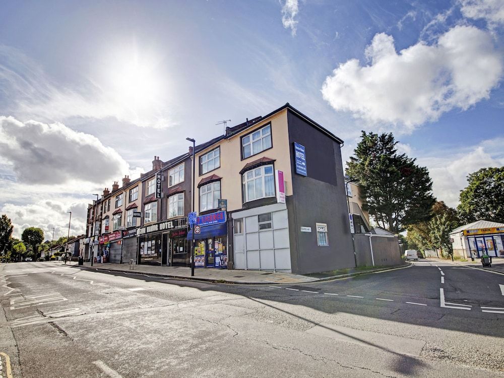 undefined OYO Bostons Manor Hotel, Hanwell London 3