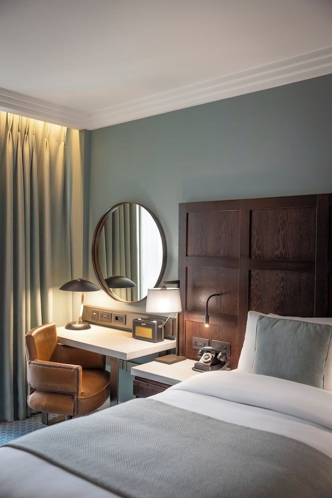 Clayton Hotel Cambridge Deluxe Double Room 7