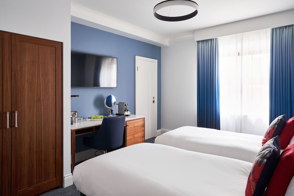 undefined The Cumberland, London 6