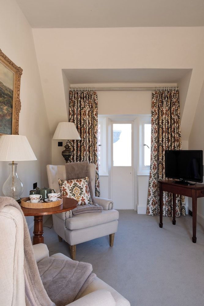 Horsted Place Traditional Suite 8