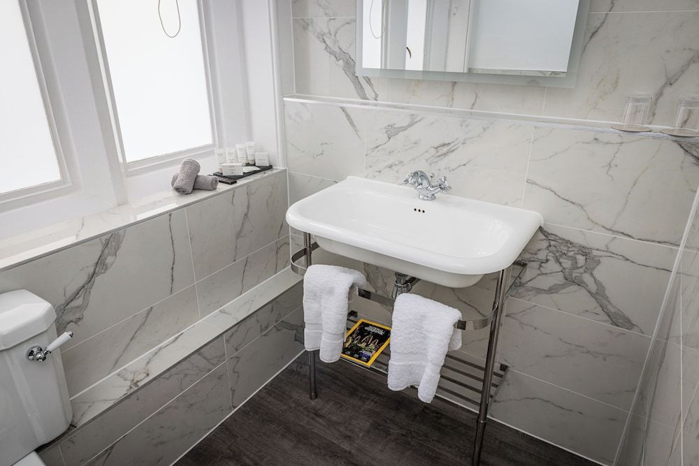 Horsted Place Double Room (Small) 3