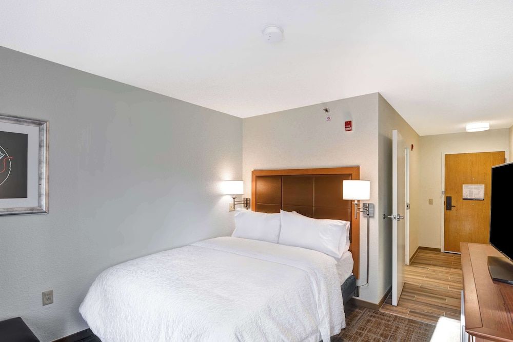 One Queen Bed, Non-Smoking, Roll In Shower