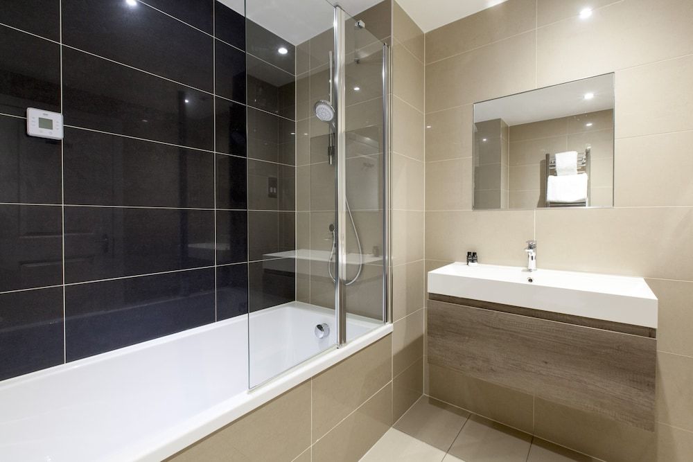 Asperion Hillside 4 Poster Suite 8