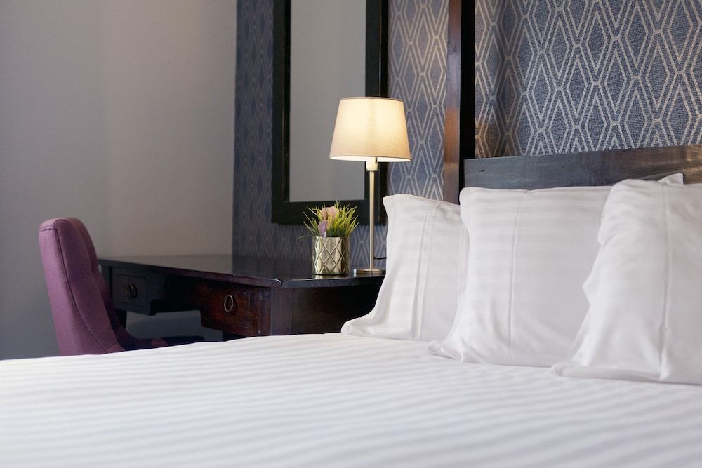 Asperion Hillside 4 Poster Suite 3