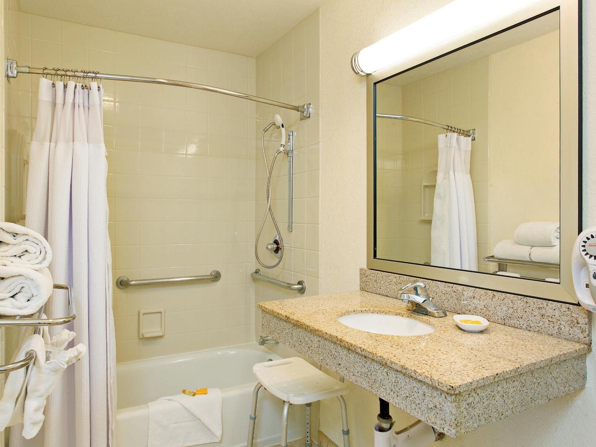 Queen Room with Mobility/Hearing Access - Non-Smoking