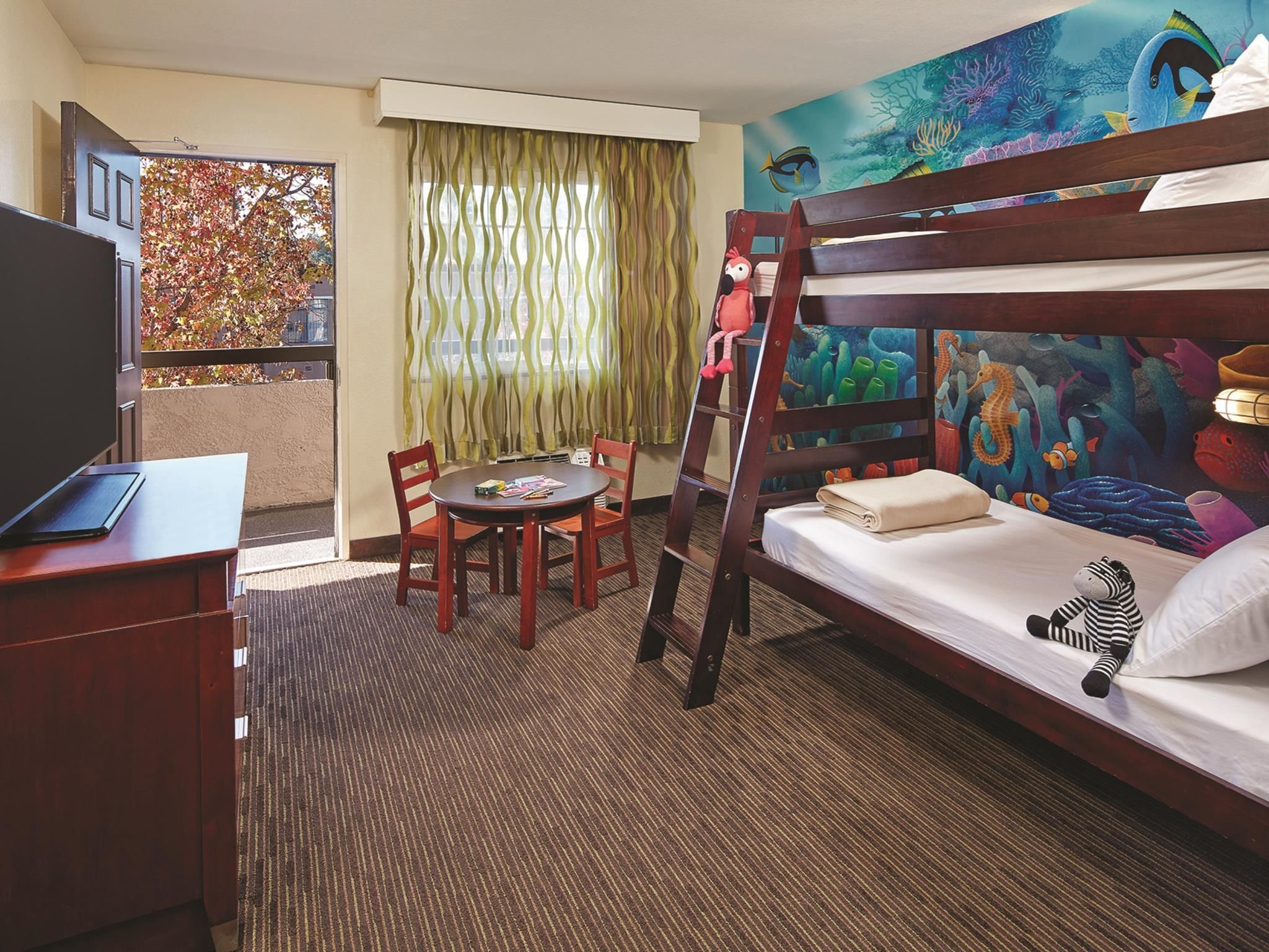 1 King Bed and 1 Bunk Bed, Deluxe Suite