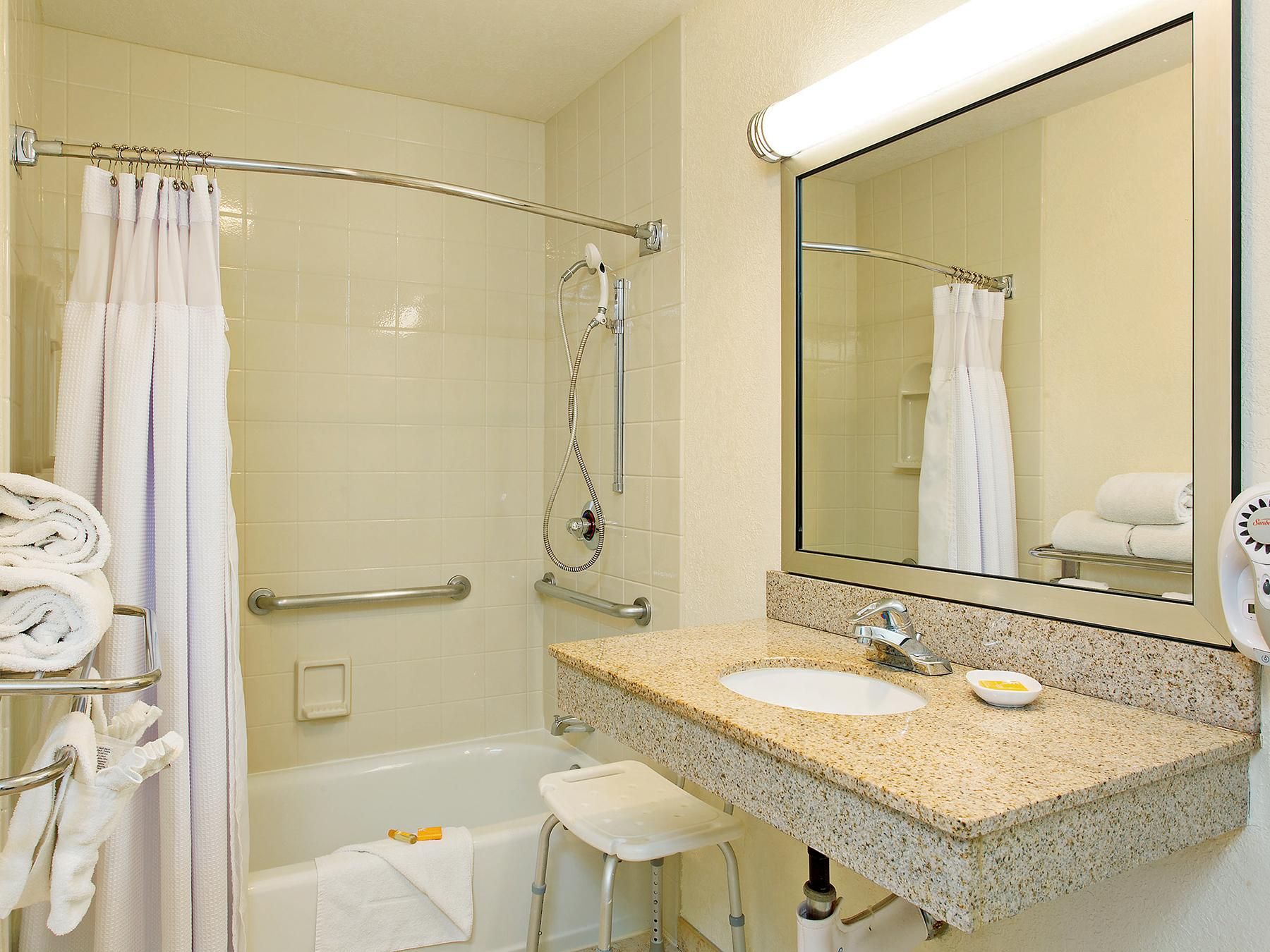 1 Queen Bed Accessible Room