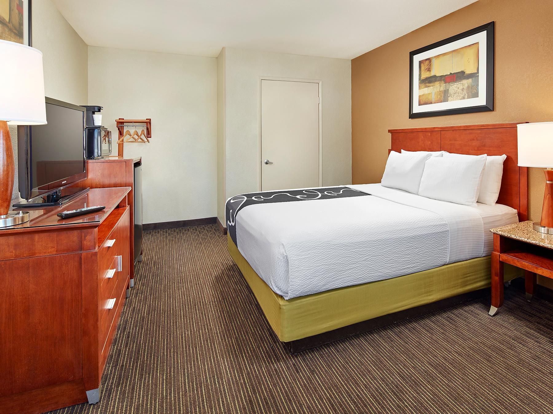 1 Queen Bed Accessible Suite