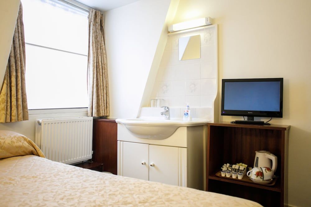 Jesmond Hotel Standard Double Room, Shared Bathroom 6