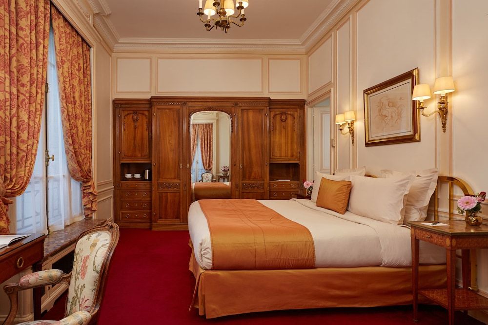 Hotel Raphael Classic Room