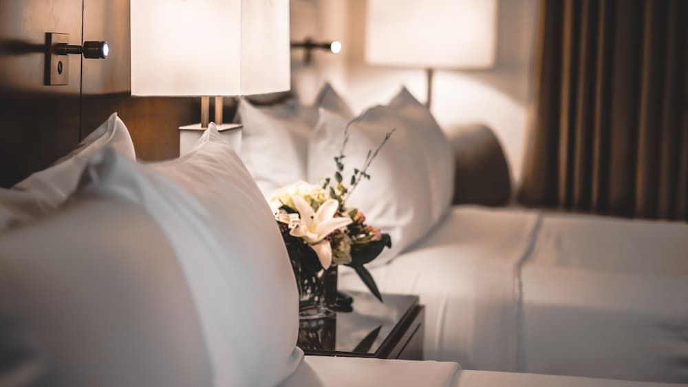 Lord Elgin Hotel Classic Two Queen Room