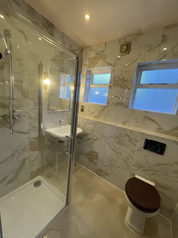 Albany Hotel Double Room, Shared Bathroom 15